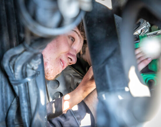 Flying EV-Technician